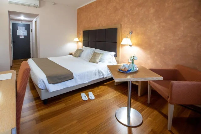 غرفة بسرير كينج بشرفة، PALACE DEL CONERO HOTEL 9/10