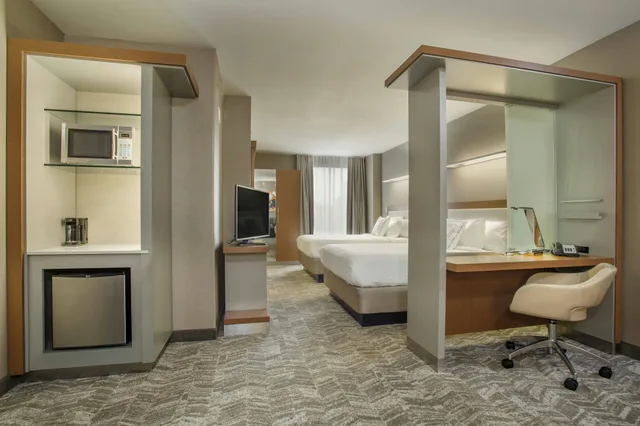 جناح بسريرين كوين، Springhill Suites Louisville Downtown 2/2