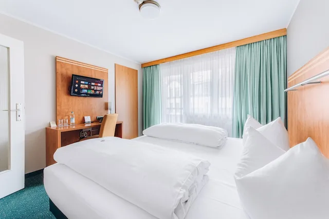 غرفة قياسية بسرير كينج، HOTEL ISARTOR 2/10