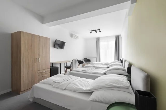 غرفة قياسية رباعية بأربعة أسرّة، Chesscom Hotel 2/5