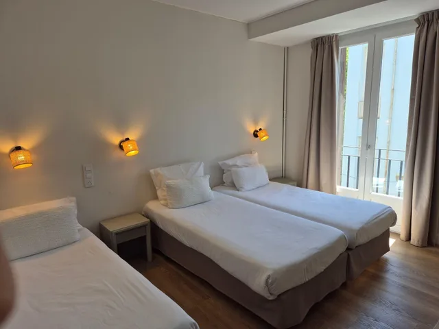 غرفة ثلاثية، Hotel Bonaparte 2/3