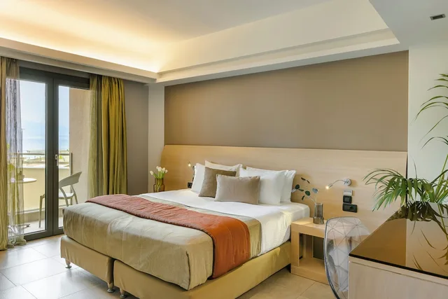 غرفة بسرير مزدوج أو سريرين منفصلين بإطلالة جزئية على البحر لذوي الإعاقة، Alas Resort and Spa 2/4