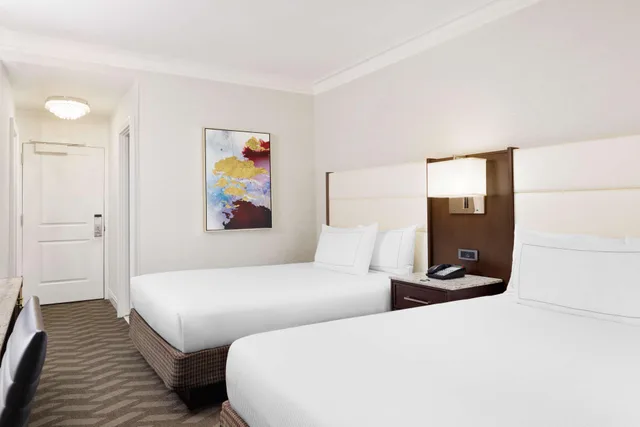 غرفة بسريرين كوين، Hilton Boston Park Plaza 1/3