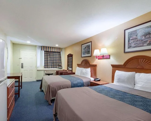 غرفة بسريرين كوين، Rodeway Inn South Houston, TX 1/1