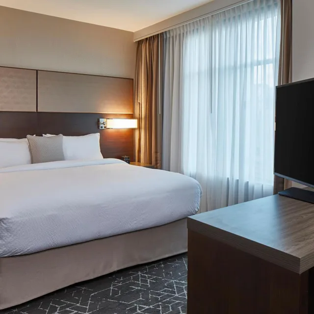 استوديو بسرير كينج مع أريكة بحوض استحمام لذوي الإعاقة، Residence Inn by Marriott Nashville Downtown/Convention Center 3/8
