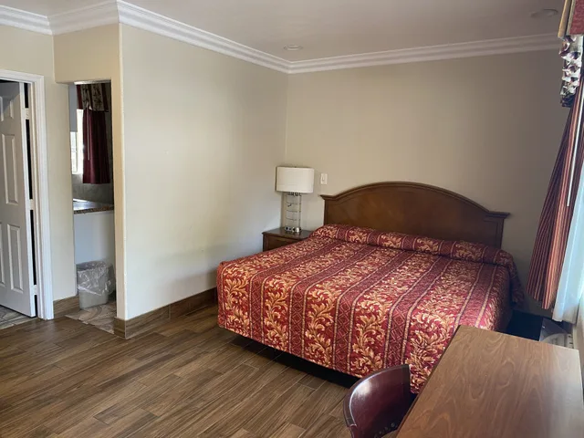 غرفة بسرير كينج بمطبخ، Palace Inn Oxnard 2/3