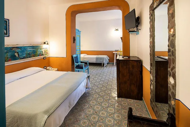 جناح جونيور، Hotel Mamma Santina 1/5