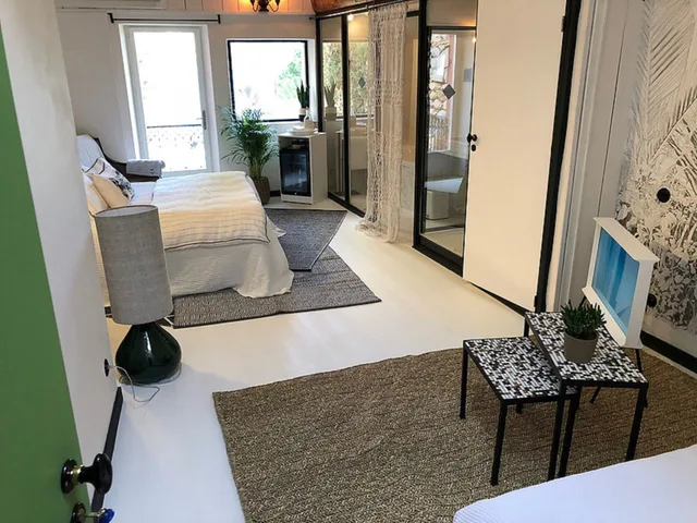 جناح عائلي بسرير مزدوج وسريرين منفصلين، Le Jardin D'emile 4/5