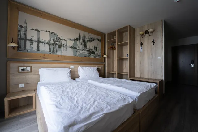Room, Queen Bed, Sea View, Hotel Piran 1/1