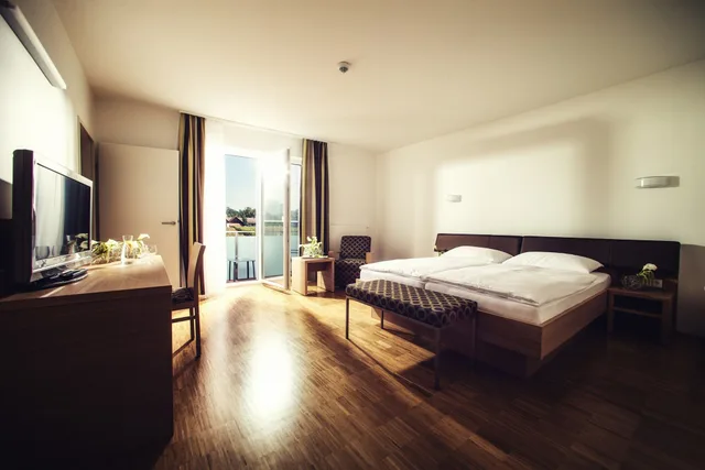 غرفة كومفورت بسرير كوين بشرفة، Toscanina - Hotel Garni 2/6