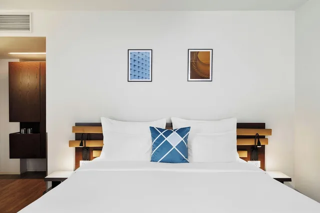 Room, King Bed, Courtyard View, Four Points Flex by Sheraton Vienna Hauptbahnhof 2/5