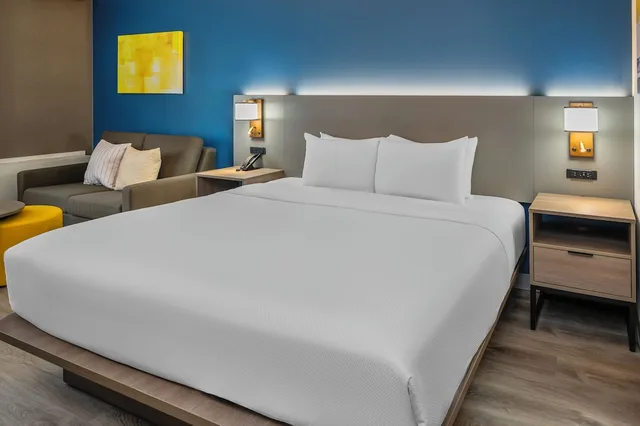 Room, King Bed, Sofa, Comfort Inn Belleville, ON 1/2