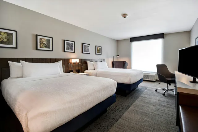 غرفة بسريرين كوين بحوض استحمام لذوي الإعاقة، Hilton Garden Inn Jackson Tn 2/7