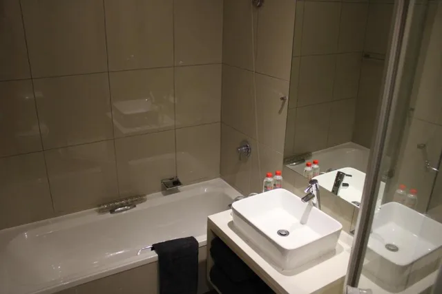 غرفة قياسية بسريرين منفصلين بإطلالة على المسبح، Caledon Hotel Spa And Casino 4/5