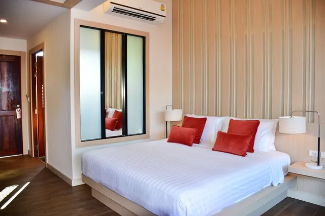 Room, Double Bed, Beach Front, Pool Access، Lanta Sand Resort And Spa 2/10