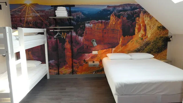 غرفة رباعية بسرير مزدوج وسرير بطابقين، Break Hotel Vierzon 3/6