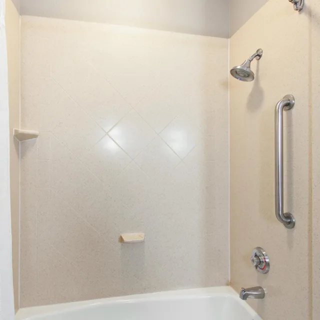 جناح بسريرين، Holiday Inn Express Hotel & Suites Wharton 5/5