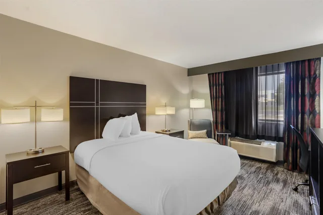 غرفة بسرير مزدوج لذوي الإعاقة، Best Western Shippensburg Hotel 2/5