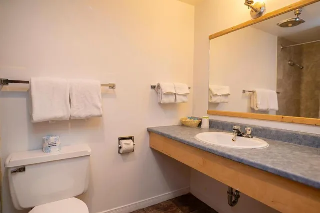 غرفة عائلية بسرير فردي، Canadas Best Value Inn River View Hotel 6/6