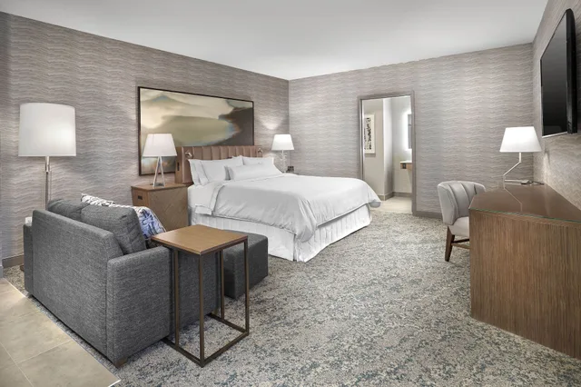 غرفة ديلوكس بسرير كينج، The Westin Calgary Airport 8/8