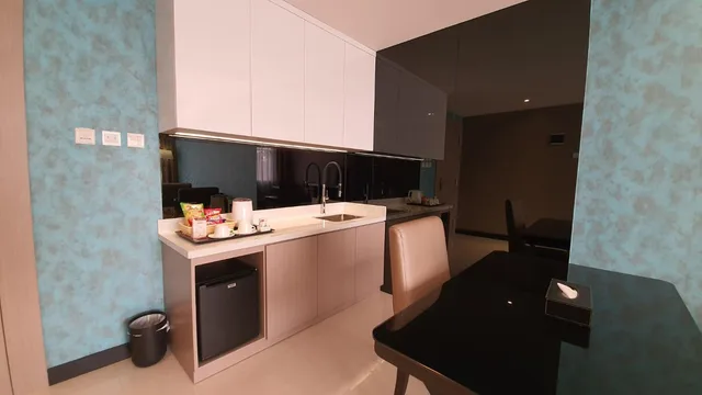 جناح جونيور، Classie Hotel 7/7