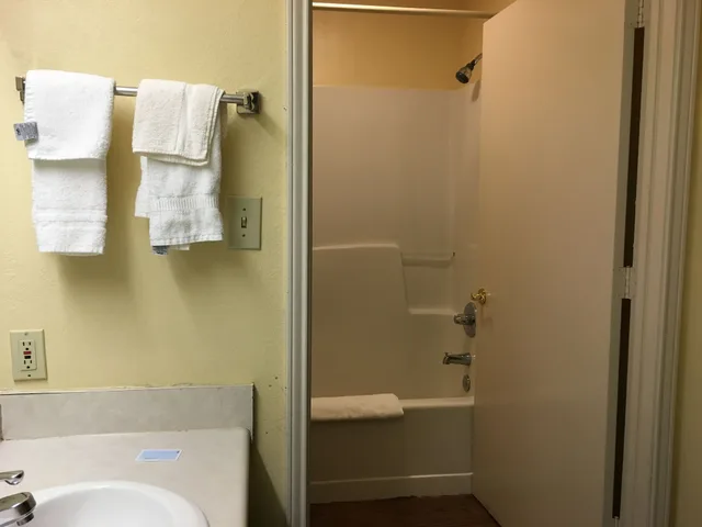 غرفة قياسية بسريرين مزدوجين، Woodstream Inn 4/4