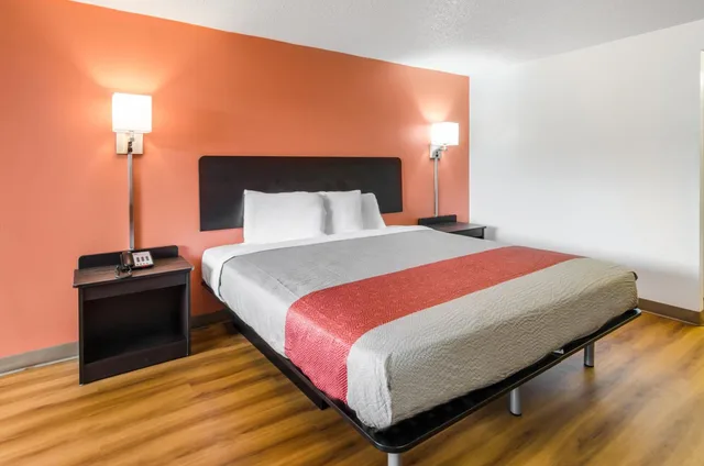 Deluxe, King Bed, Motel6 Salem, VA 8/10