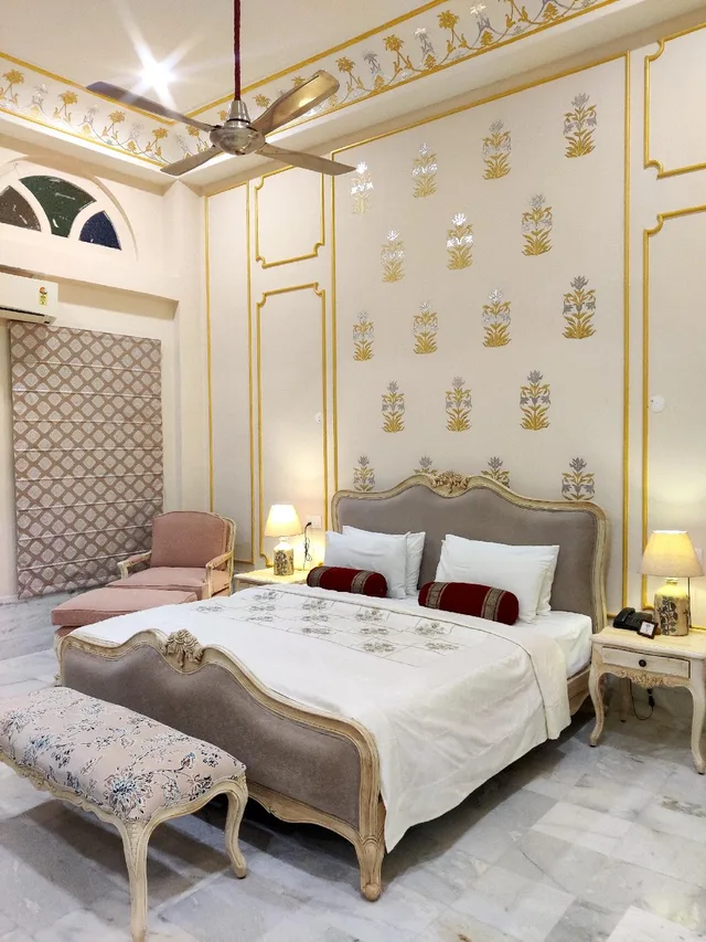 Maharani, Suite, King Bed, Umaid Lake Palace 1/1