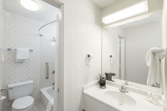 غرفة قياسية بسرير كينج، Days Inn by Wyndham West Des Moines / Clive 10/10