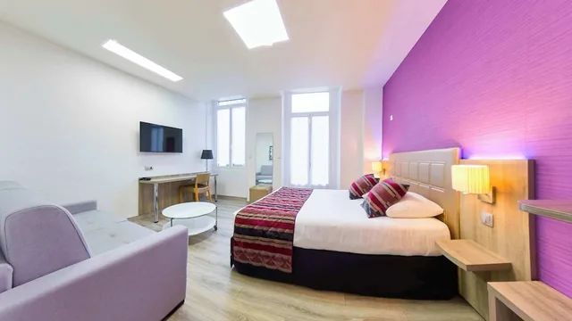 Superior, Quadruple, Queen Bed, Sofa, Hotel the Originals Sens Archotel 5/8