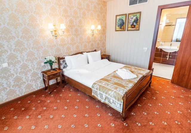 Senior, Suite, King Bed، Regency Hotel 2/10