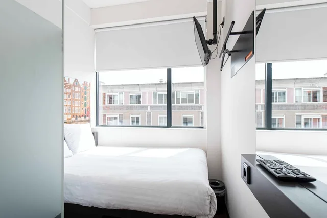 Small Double Room, easyHotel Amsterdam City Centre 10/12
