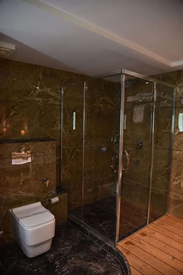 غرفة بريميوم بسرير كينج بإطلالة على المدينة، Hotel Narayanam 5/5