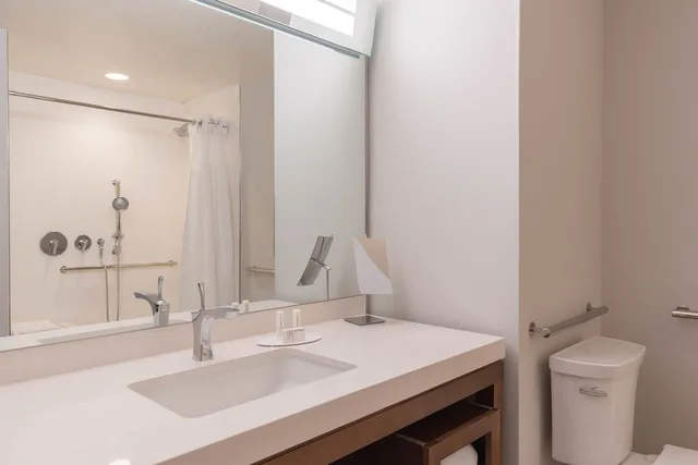 استوديو بسريرين كوين لذوي الإعاقة، TownePlace Suites by Marriott Agoura Hills 1/4