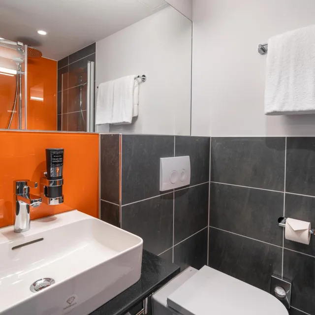 غرفة بسرير مزدوج وسرير بطابقين وسرير بطابقين، Campanile Frankfurt Offenbach 5/7