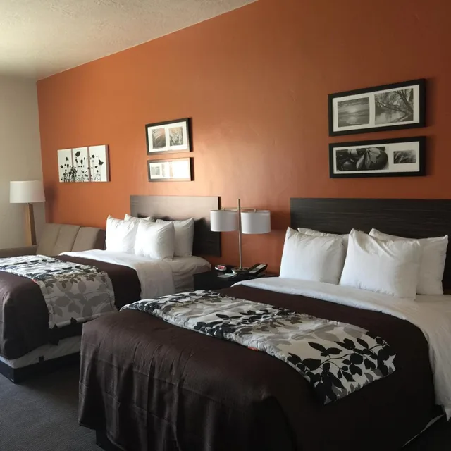 غرفة بسريرين كوين مع أريكة، Sleep Inn & Suites Page at Lake Powell 3/10