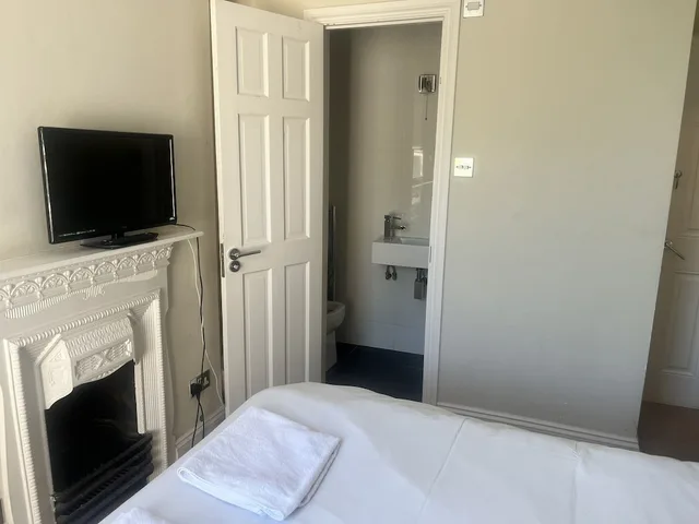 Standard, Double Bed, Kew Rooms 3/10