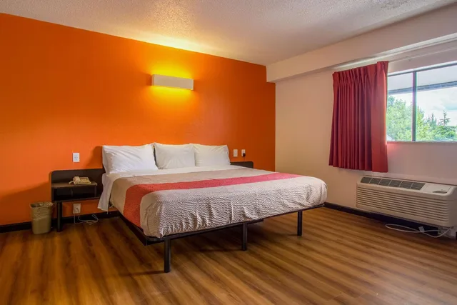 غرفة بسرير كوين للمدخنين، Motel6 Ashland, OH 6/10