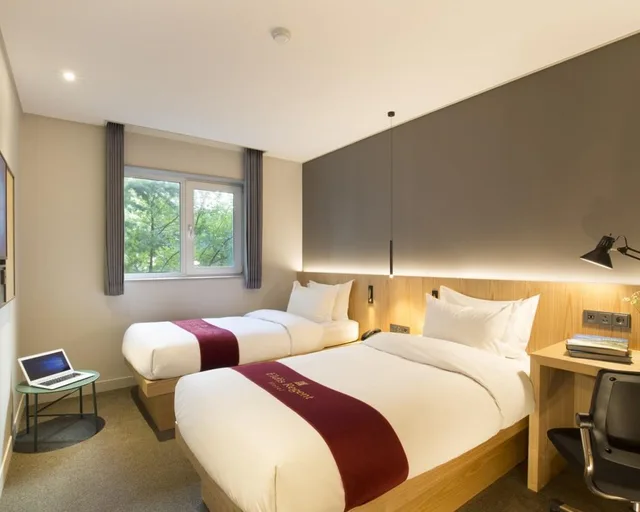 غرفة قياسية بسريرين منفصلين في المبنى الرئيسي، Eldis Regent Hotel 2/5