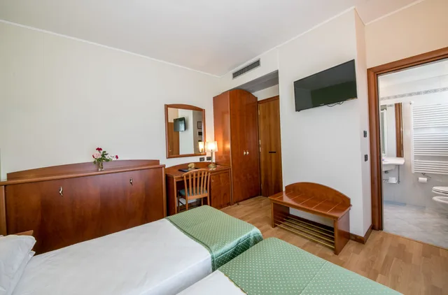 غرفة كومفورت بسرير مزدوج أو سريرين منفصلين بإطلالة جزئية على البحر، Hotel Helios 2/7