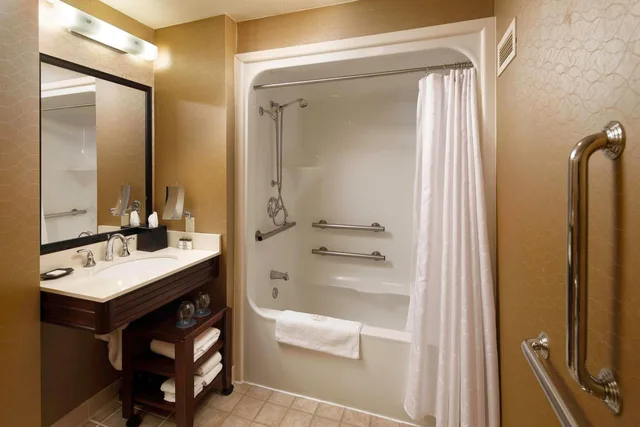 Suite, King Bed, Club Floor, Corner، Sheraton Sioux Falls Convention Center 3/6