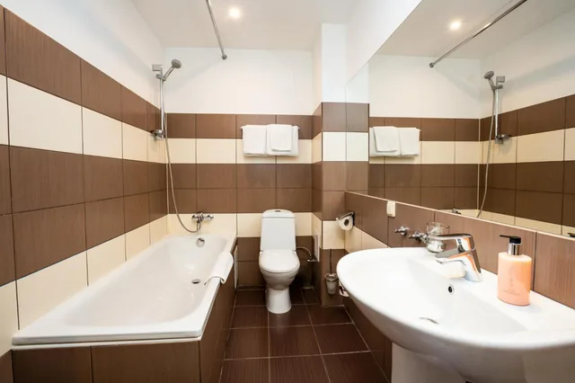 غرفة بسرير كوين، Primo Hotel 6/6
