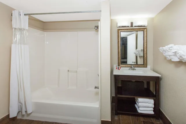 جناح بسرير كينج، Baymont By Wyndham Downtown Detroit 6/8