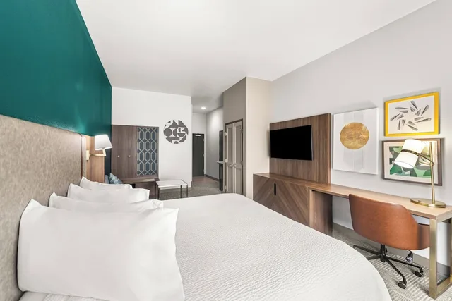 Suite, King Bed, Living Area, Holiday Inn Austin North - Round Rock 3/7