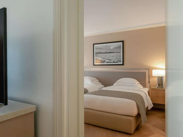 جناح ملكي بسرير مزدوج، Movenpick Hotel Beirut 1/7