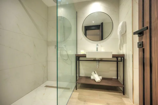 غرفة اقتصادية بسريرين منفصلين بشرفة، Aste Hotel 6/6