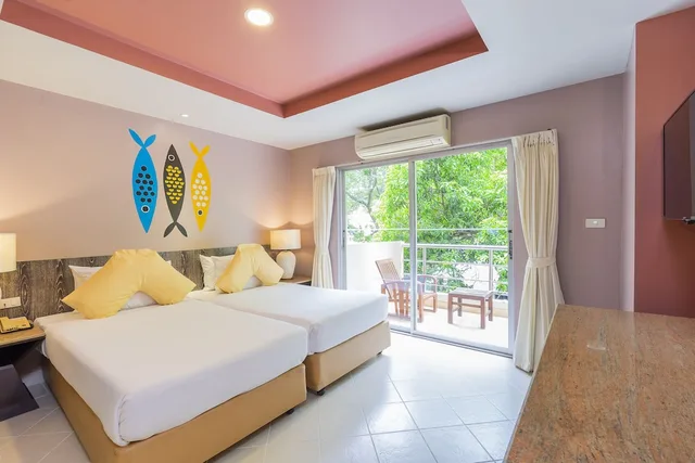 غرفة قياسية بسريرين منفصلين بإطلالة على المسبح، Bella Villa Prima 1/3
