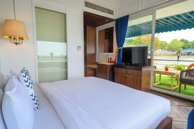 جناح بريميوم بإطلالة على النهر، Polo Floatel Kolkata 1/1