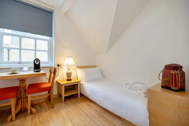 غرفة ديلوكس بسريرين منفصلين، Limehouse Library Hotel 1/5