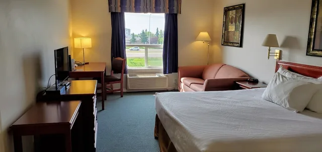 Upgrade, King Bed، Travelodge By Wyndham Stony Plain 1/5